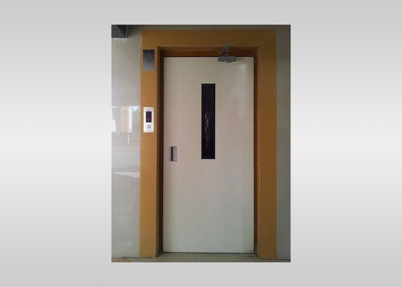 Auto Door Elevator